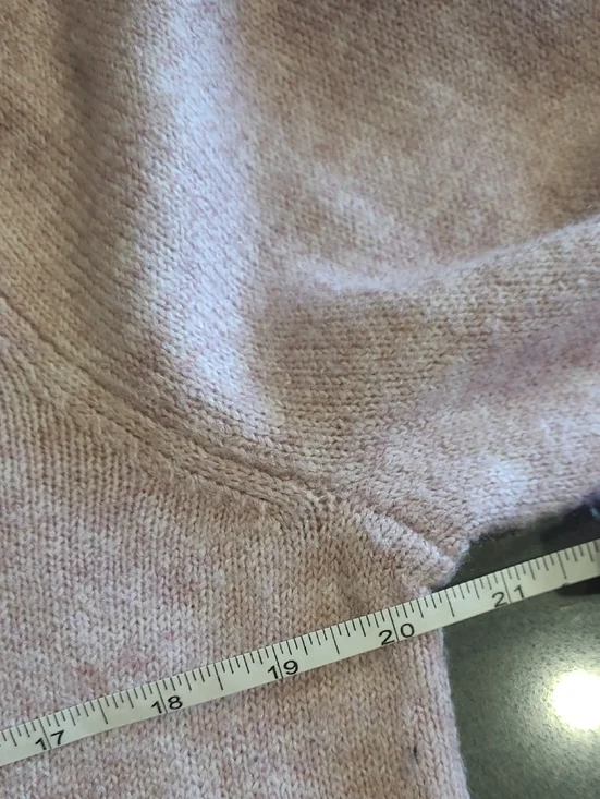 Cleo Petites V-neck. Size L - Picture 5 of 5